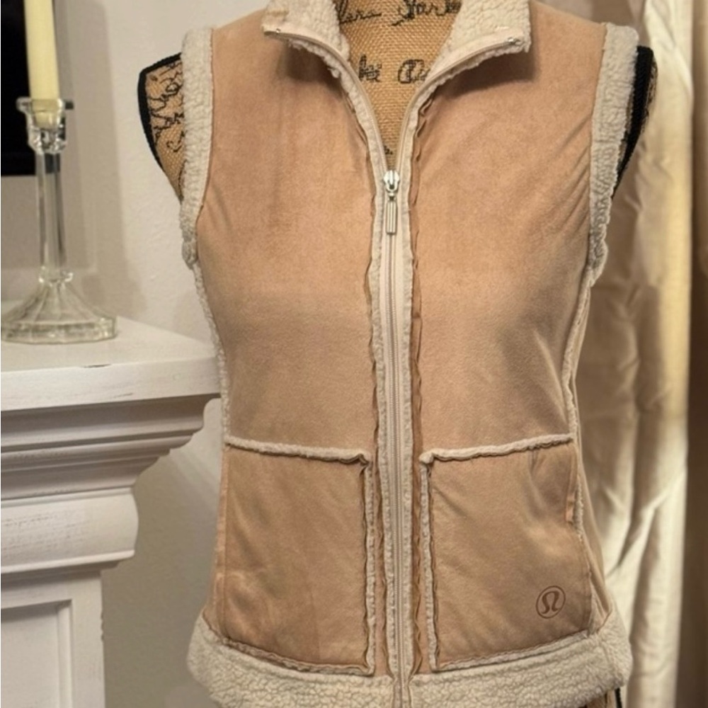🤎🤍 Lululemon Beige Sherpa Jacket! Size S/P - Picture 2 of 11